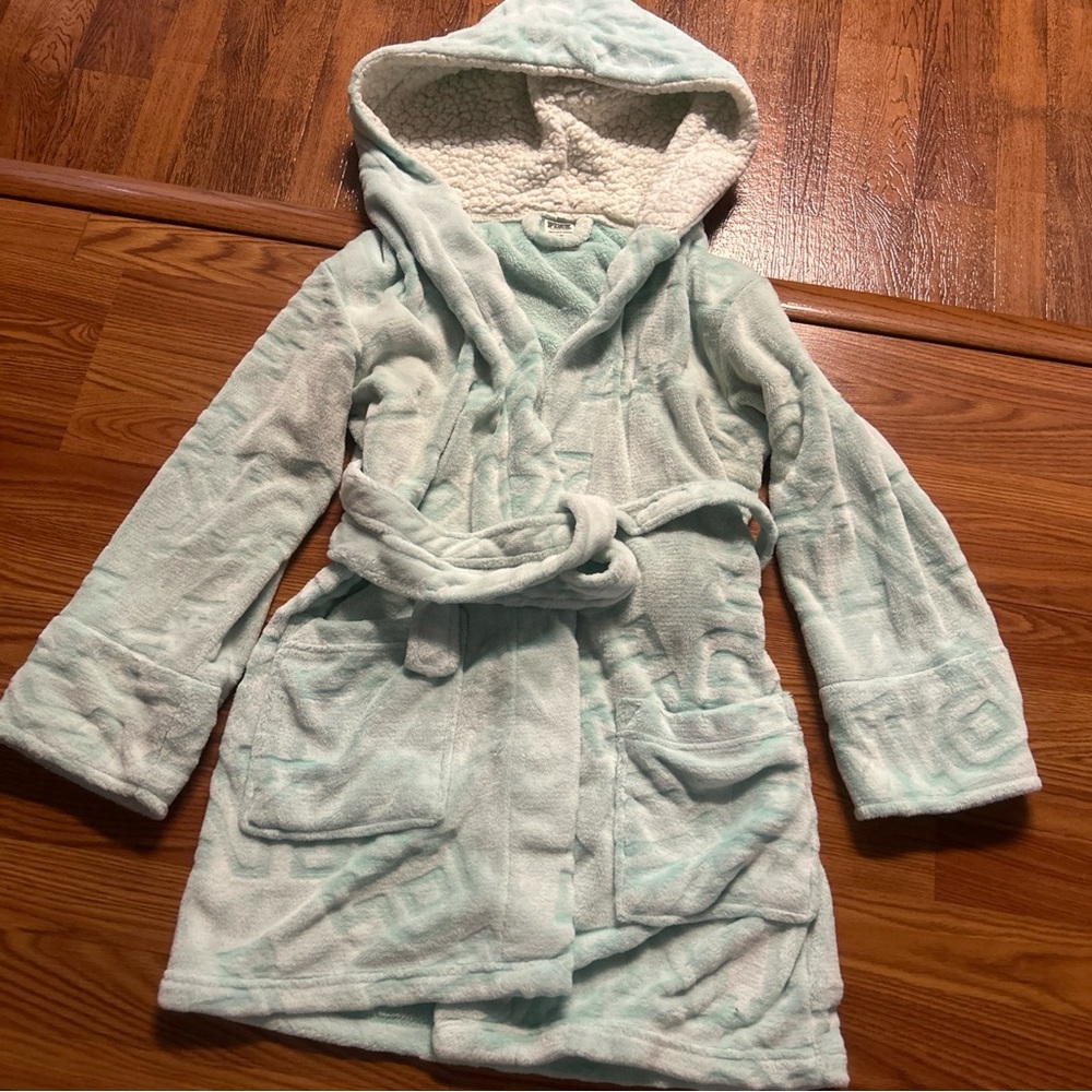 Victoria secret pink Sherpa robe size XS/S in mint green rare plush